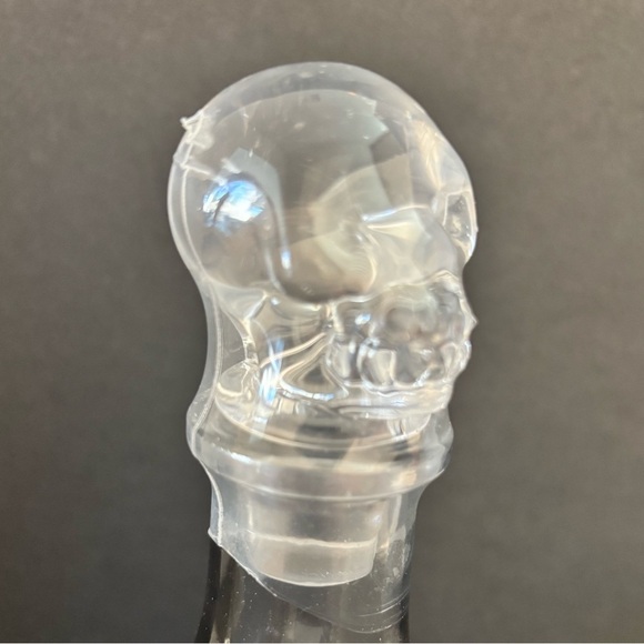 Skull Whiskey Decanter w/ A Skull Stopper &Smoked Grey Glass Bulbous 9.5” NEW - Picture 5 of 9